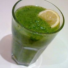 A green smoothie Green smoothie (8222465502).jpg