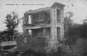 Ruines de la mairie et de l'école en 1918.