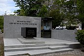 Monument en crypte op de Morada Santa begraafplaats, Bottelier