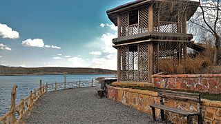 Gazebo de dues plantes a Ammand Dam, Tabriz, Iran.