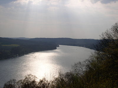 Baldeney-Lago vidite ekde la Korte-klipo