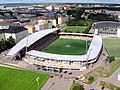 Das Sonera Stadium, links davon Taka-Töölö