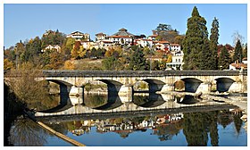 Pont de Gourdan sur la Garonne avec Montréjeau en arrière plan.