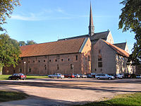 Vadstena medeltida kloster sett från norr, med nunnornas byggnader närmast. Tegelbyggnaden till vänster är det före detta kungapalatset.