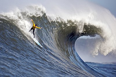 Perlombaan selancar Mavericks 2010 di California Utara, Amerika Serikat.