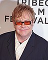 Elton John op 20 april 2011 (Foto: David Shankbone) geboren op 25 maart 1947