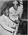 Earl Hines links, tussen 1941 en 1945 geboren op 28 december 1903