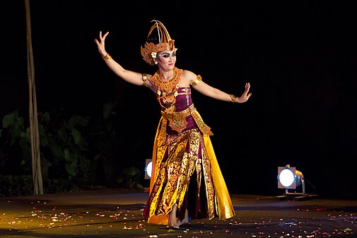 Cendrawasih dance