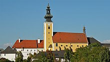 Pfarrkirche und Pfarrhof Münzbach.jpg