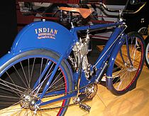 De eerste Indians kregen de bijnaam "Humpback" (gebochelde) door de vorm van de tank. De blauwe kleur was tot 1904 standaard.