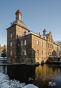 Schloss Huegenpoet mit Wassergraben