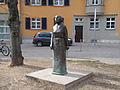 Das Weimarer Käthe Kollwitz (1867-1945) Denkmal befindet sich am Zeppelinplatz.