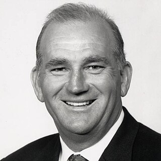 <span class="mw-page-title-main">Kim Helton</span> American football player and coach (born 1948)