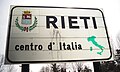 Cartello di benvenuto con la scritta "centro d'Italia" Welcome sign with the line "Center of Italy"