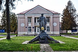 La statue de Taras Chevtchenko classée[9]. Katarina Zavatska (2000-), joueuse de tennis professionnelle.