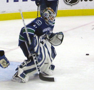 <span class="mw-page-title-main">Curtis Sanford</span> Canadian professional ice hockey goaltender