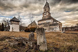 Romano-Gothic[en] Православна церква у Densuș[en]