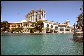 Las Vegas. Veduta dell'Hotel Paris e del Ceasar's Palace.jpg