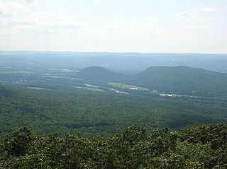 <span class="mw-page-title-main">Sugarloaf Mountain (Massachusetts)</span> Butte-like mountain located in Deerfield, Massachusetts, United States