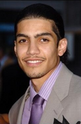 Rick Gonzalez jwe kòm Renee Ramirez / Wild Dog.