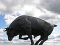 De bronzen stier op de voormalige gemeentegrens herinnert aan Willeskop als zelfstandige gemeente