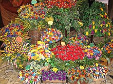 Confetti fashioned into flowers Confetti Sulmona.JPG