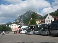 Castelul Neuschwanstein pe un pinten al muntelui Tegelberg