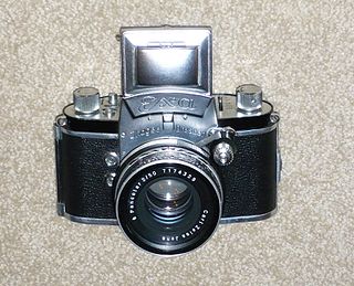 <span class="mw-page-title-main">Single-lens reflex camera</span> Camera that typically uses a mirror and prism system