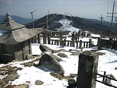 脊振山上宮（佐賀県にある） 近傍の山頂は早良区板屋に属する）