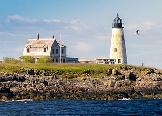 <span class="mw-page-title-main">Wood Island Light</span> Lighthouse in Maine, US