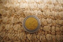 A 2 PEN coin from 1995 21995 Sol Coin.jpg