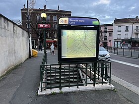 Un des deux accès de la station.