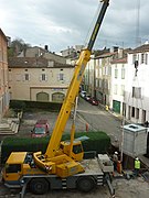 Mise en place d'un conteneur enterré à ordures ménagères à Foix.