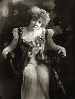 Portret i Sarah Bernhardt in 1910 nga Henry Walter Barnett.