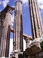 Columnas do templo romano en Évora, (Portugal).