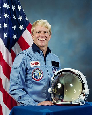 <span class="mw-page-title-main">George Nelson (astronaut)</span> American astronomer and astronaut (born 1950)