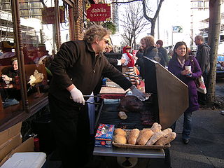 <span class="mw-page-title-main">Tom Douglas (chef)</span> Restaurateur, chef, author, talk show host