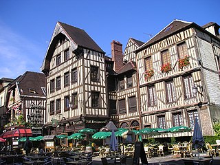 <span class="mw-page-title-main">Troyes</span> Prefecture and commune in Grand Est, France