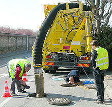 A truck for cleaning storm drains Egouts-canalisations-regards avec excavatrice-aspiratrice.jpg