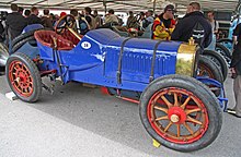 Photo d'une voiture de course à deux places de couleur bleue dans un stand.