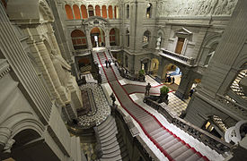 Escalinata interior.