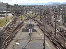 Blick Richtung Westen von der Strassenbrücke auf den Ablaufberg