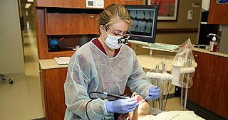 <span class="mw-page-title-main">Dental hygienist</span> Medical professional