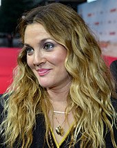 Head-and-shoulders colour photograph of Drew Barrymore in 2007
