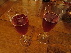 Kir royal au crémant de Bourgogne.