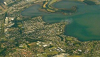 <span class="mw-page-title-main">Oak Flats, New South Wales</span> Suburb of City of Shellharbour, New South Wales, Australia