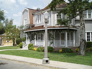 <span class="mw-page-title-main">Munster Mansion</span> Universal Studios backlot set