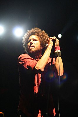 De la Rocha tijdens een optreden met Rage Against the Machine op Coachella Festival in april 2007.