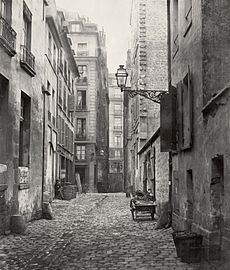 La rue Basse-des-Usins avant le percement de l'actuelle rue d'Arcole, par Charles Marville.