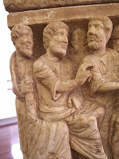 Penggambaran paling awal yang diketahui mengenai Tritunggal, Sarkofagus Dogmatis, 350 M.[65] Museum Vatikan